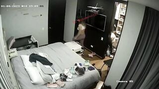 Hack cam phát hiện cô vợ dâm tranh thủ ck vừa dắt con đi liền cùng e gái ở nhà bú lồn