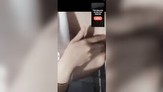 Trước khi đi tắm em nó tranh thủ call sex phát cho ấm người