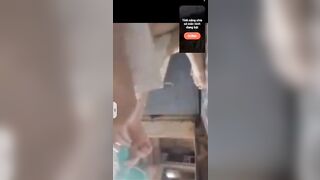 Trước khi đi tắm em nó tranh thủ call sex phát cho ấm người