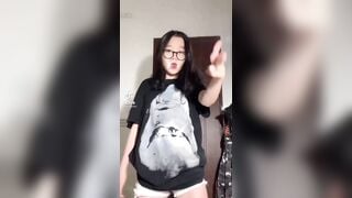 Làm liều nửa đêm qua phòng em họ kéo quần ra địt