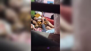 QUAY LÉN CÔ CHÚ CẠNH PHÒNG TRỌ ĐỊT NHAU