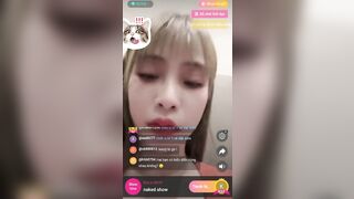 Gái Teen Nứng Lồn Vào Nhà Vệ Sinh Thủ Dâm Sướng Chảy Nước