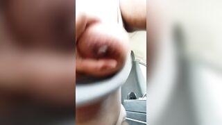 Địt mẹ vợ trong ô tô vú to khủng lồn múp