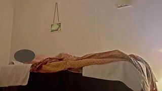 Quay lén các em KTV massage Việt mông to phục vụ khách Tây từ A-Z k thíu thứ gì #2