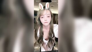 Sự cố livestream hớ hênh, Hot girl lộ núm vú Núng vcl