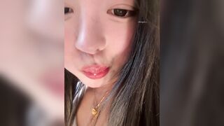 Dâm nữ vubu nhà nghèo live kím tiền ngồi trc nhà nứng quá nên vào phòng lột đồ ra móc