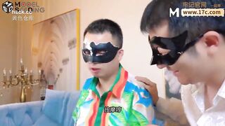 Ck thiếu tiền trả nợ nên đành bất lực bán vợ cho chủ nợ địt bắn ngập lồn ngay trc mặt