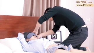 Lén lút trói người để địt em bạn gái xinh đẹp của thằng bạn thân khi qua nhà nó chơi