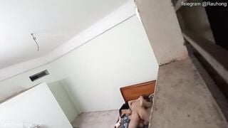 Đặt cam quay lén wc công ty 1