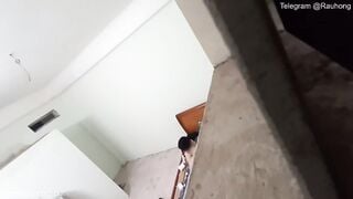 Đặt cam quay lén wc công ty 2