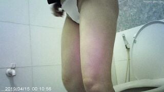 Đặt cam quay lén wc công ty 7