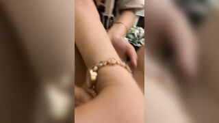 Les nhỏ móc lồn cho em les lớn