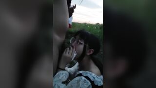 Số hưởng được 2 em hs bú cu giữa cánh đồng