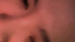 Em đĩ 2k5 vú to nứng lồn thích call sex