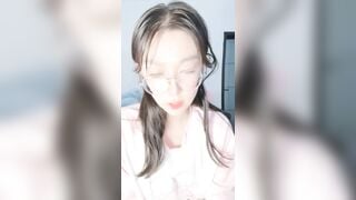 Phần 2: HS Non Tơ Xinh Gái Kính Cận Show Hàng Thủ Dâm Rên Rỉ