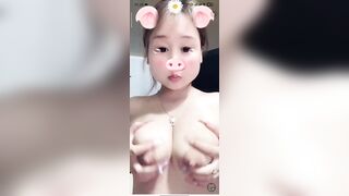 Idol tiktok Linh siêu ngoan live show hàng trên app live
