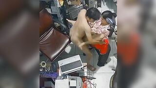 Hack cam xem hàng xóm địt nhau trên ghé nhìn dâm đãng lồn to vậy hợp cặc tôi
