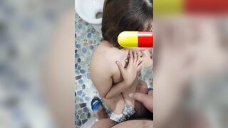 Chị họ đang tắm vào đái vô mặt chị nếu không sẽ đụ chị