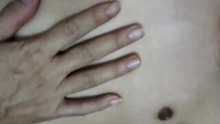 Dụ bé k10 vào phòng anh chỉ sờ tí thôi xong phá trinh luôn