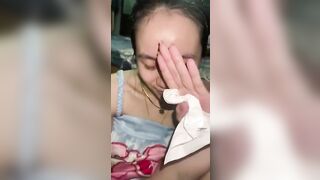 Thoải mái vạch lồn chị họ ra xem vì giữ bí mật đừng nói chồng chị là chị lén đi trai.
