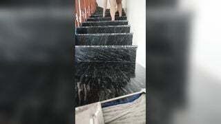 Chị giúp việc dâm đãng vừa lau nhà vừa quay clip show lồn cho xem cực nứng