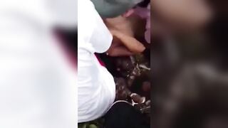 Tin lời đám bạn chơi bời bỏ học em học sinh 16 tuổi bị đụ tập thể ở bãi đất vắng.