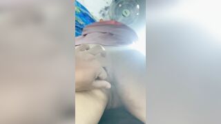 Dì họ say xỉn nằm ngủ thằng cháu vô tư nghịch trộm lồn dì và lỗ đít dì cực sướng.