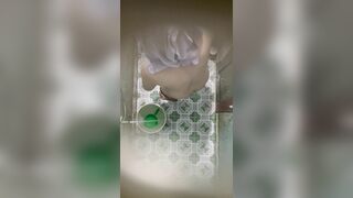 Quay lén dì tắm 5