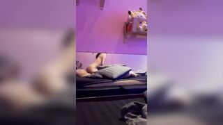 Netflix and chill buổi trưa cùng bé SGBB sinh viên năm 2