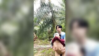 loạn luân em trai và chị họ lén lút dẫn ra sau vườn địt nhau vì sợ người nhà biết