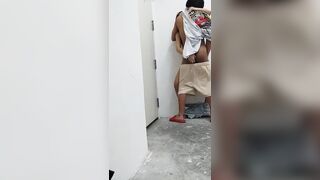bắt em gái học sinh cấp 3 mới lớn bú cặc và địt em gái ở cầu thang phần 2