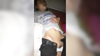 Dì út say xỉn ngủ say bị thằng cháu tụt quần nhìn trộm mép lồn.