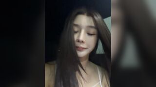 Ngồi trên ô tô người yêu móc lồn thủ dâm cho trai lạ xem