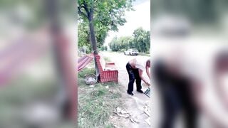 Cú sốc về già,dâm nữ khỏa thân show hàng đi dạo mua đồ quanh xóm trêu các cụ lớn tuổi