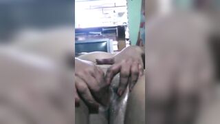 Chị mbbg lồn múp móc ngoái lồn chảy nước