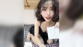 Em gái xinh tự sướng 2