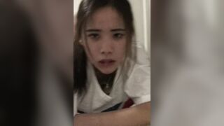 Anh địt từ đằng sau khiến em nó sướng đến cắn răng ngậm mồm