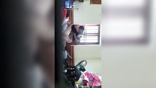 Em gái 2k9 chuẩn bị đi học thì anh họ vào phòng gã đụ.