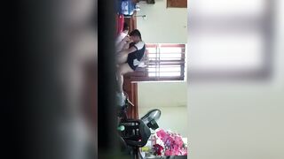 Em gái 2k9 chuẩn bị đi học thì anh họ vào phòng gã đụ.