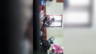 Em gái 2k9 chuẩn bị đi học thì anh họ vào phòng gã đụ.