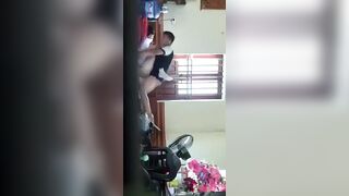 Em gái 2k9 chuẩn bị đi học thì anh họ vào phòng gã đụ.