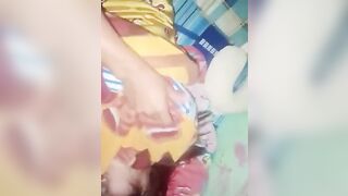 Cháu họ sang nhà dì út chơi nứng cặc thèm đụ xin dì đụ rồi cho 200k ai dè dì cho đụ.