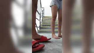 bắt em gái học sinh cấp 3 mới lớn bú cặc và địt em gái ở cầu thang phần 3