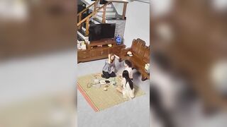 XEM CAM THẤY BÀ MẸ KẾ VÀ 2 ĐỨA EM ĐỌ VÚ XEM AI TO KAKA