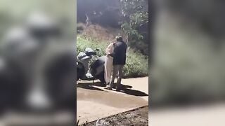 Quay lén thằng bạn chở b gái về nhà mà đứng hôn nhau lén lút mò vú ẻm ngoài đường