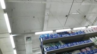 uay lén dưới váy gái xinh có bé còn không mặc quần lót - phần 19