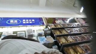 uay lén dưới váy gái xinh có bé còn không mặc quần lót - phần 19