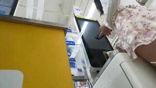 uay lén dưới váy gái xinh có bé còn không mặc quần lót - phần 19