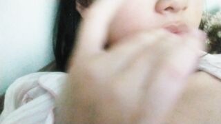 Thùy Linh 2k8 thủ dâm móc lồn múp không lông co giật rên cực nứng (P2)