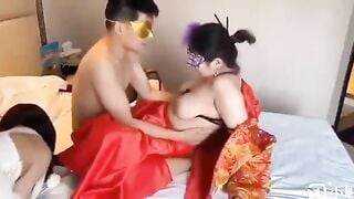 Chồng biến thái cho bạn đụ vợ 24